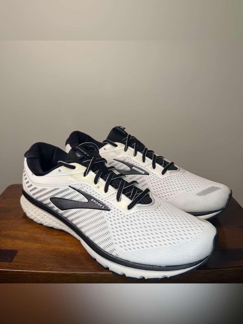 Brooks Ghost 12 Men’s Size 13 D White Grey Black Running Shoes 1103161D175